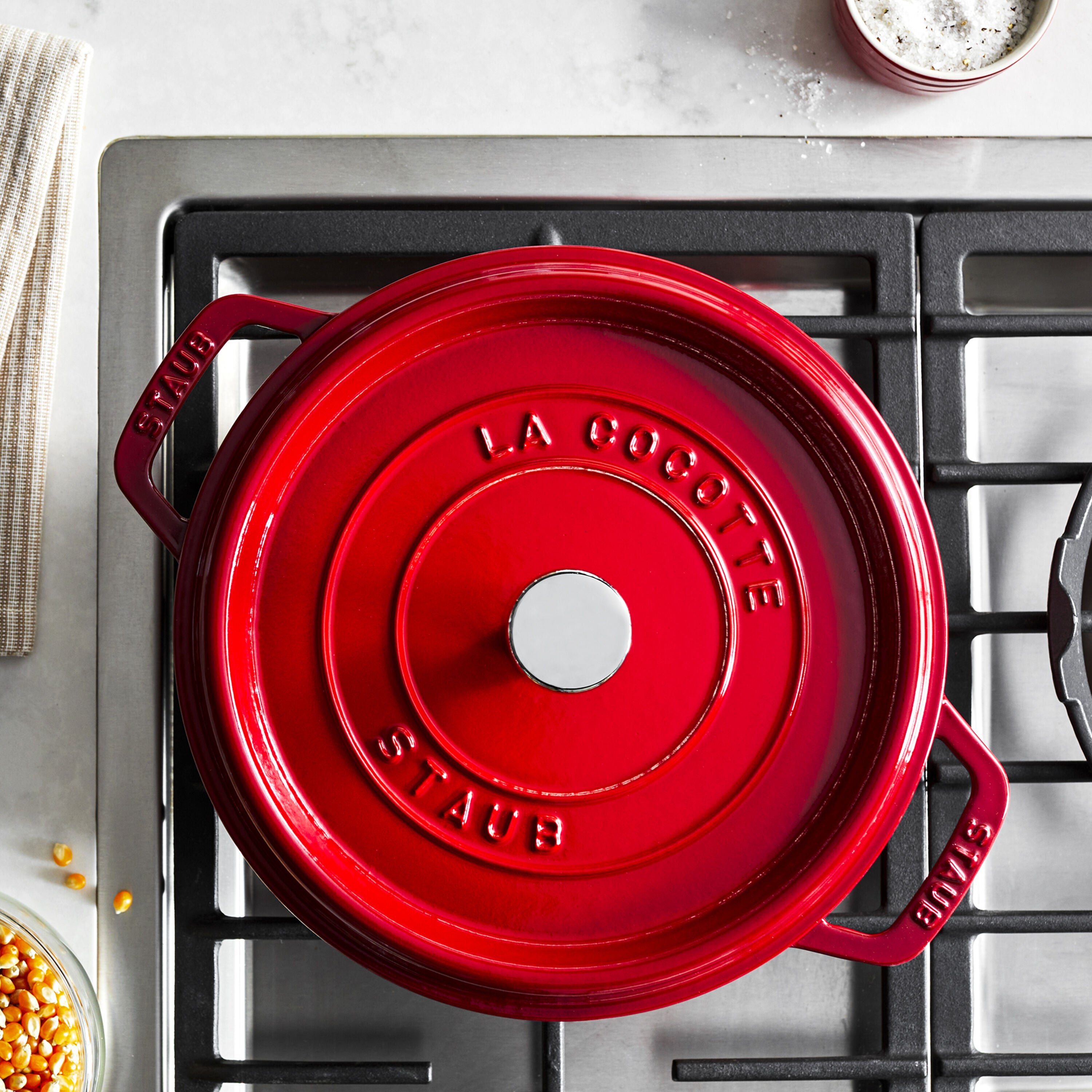 Staub La Cocotte 24 cm Cherry gusana posuda s poklopcem